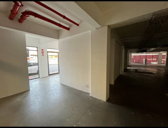 496M² BUSINESS TO LET IN WOODSTOCK